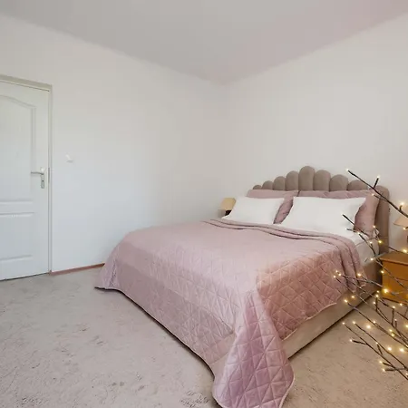 Apartman Bright Mazowiecka In Near Old Town By Renters Varsó