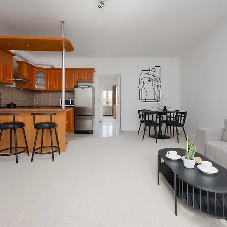 Bright Mazowiecka In Near Old Town By Renters